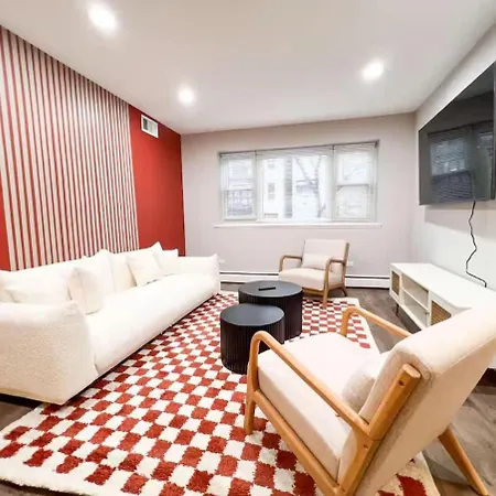 Modern 1Br Free Parking Spot Apartment